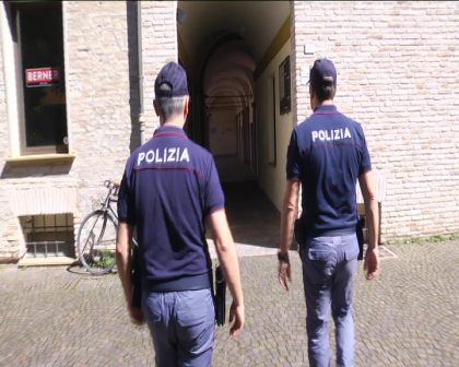 Maltratta l’anziano padre, 50enne denunciato dalla Polizia item-thumbnail