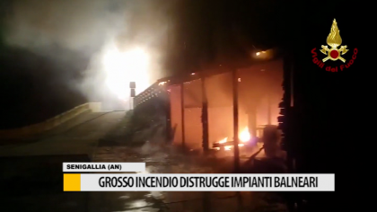 Senigallia, incendio distrugge impianti balneari – VIDEO item-thumbnail
