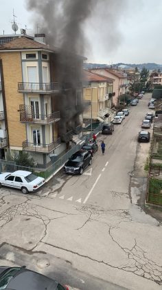 Incendio in un appartamento a Pesaro. A fuoco contatore elettrico item-thumbnail