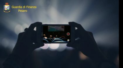 Distribuivano film e serie tv illegalmente. Quattro persone denunciate dalla GdF di Pesaro item-thumbnail