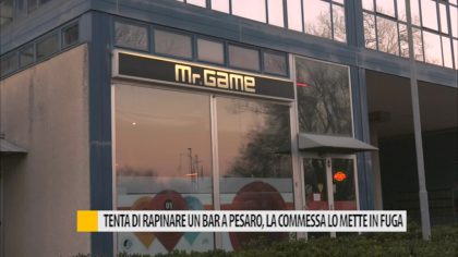 Tenta di rapinare un bar a Pesaro, la commessa lo mette in fuga – VIDEO item-thumbnail