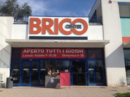Furto nella notte al Brico Center item-thumbnail