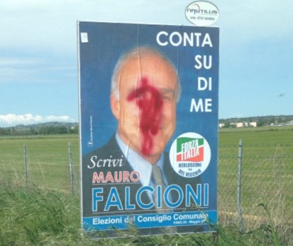 Imbrattati i manifesti elettorali di Mauro Falcioni item-thumbnail