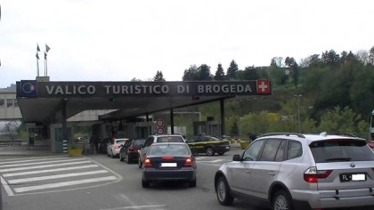 Tenta di far passare 50mila euro in contanti in Svizzera. Bloccato al valico item-thumbnail