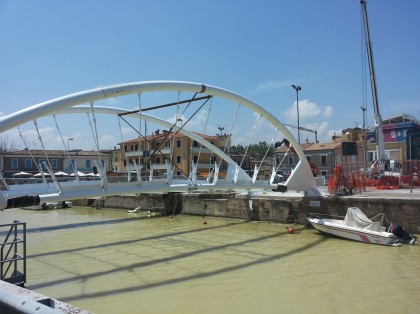Seri: Illuminazione del nuovo ponte e casello Fano-Nord – VIDEO item-thumbnail