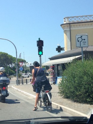Il semaforo pedonale è tornato a funzionare item-thumbnail