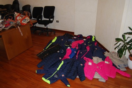 ABBIGLIAMENTO CONTRAFFATTO SEQUESTRATO 007