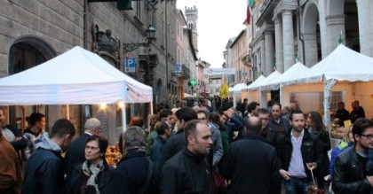 pergola-fiera-nazionale-tartufo-2013-prima-domenica