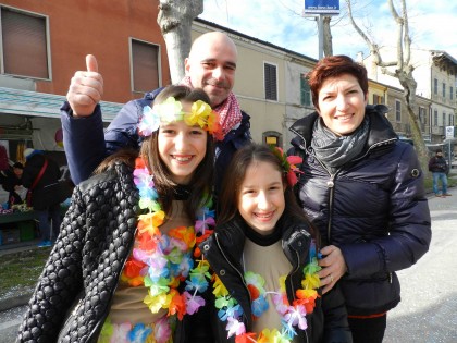 Famiglia in maschera