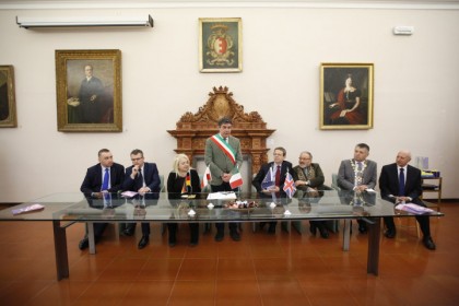 Il Sindaco Massimo Seri e le delegazioni estere