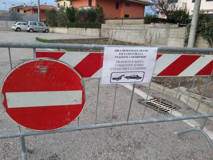 parcheggio caserma chiuso