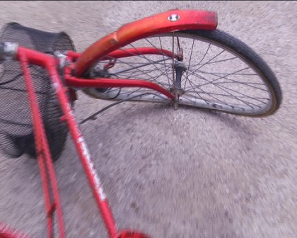 bici bicicletta a terra incidente