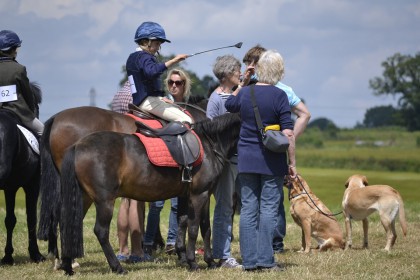 bambini a cavallo