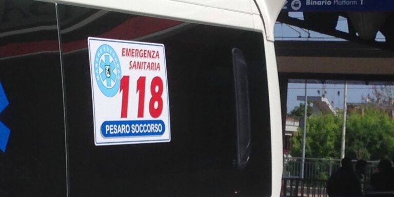 Overdose in Piazzale della Libertà a Pesaro: 25enne salvata dal 118