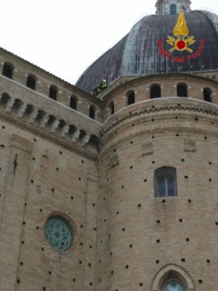 Vento danneggia cupola Basilica Loreto