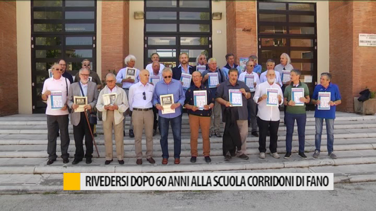 Rivedersi dopo 60 anni alla scuola Corridoni di Fano – VIDEO Rivedersi dopo 60 anni alla scuola Corridoni di Fano – VIDEO