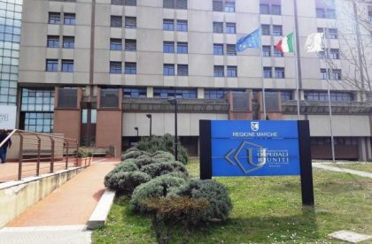 15enne esce dal coma, la madre: impazzisco di gioia. Figlia di un carabiniere di Pergola non ricorda la calca della disco item-thumbnail