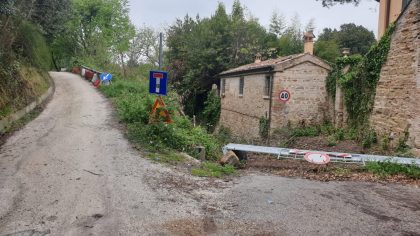 Porta ex e figlioletta a gita Pasquetta, poi accoltella la donna. Lei fugge, salvata item-thumbnail