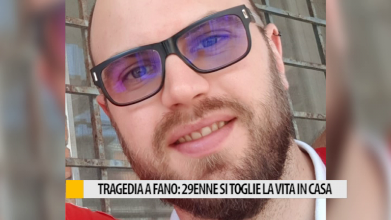 Tragedia a Fano: 29enne si toglie la vita in casa – VIDEO