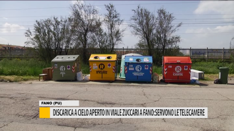 Discarica a cielo aperto in viale Zuccari a Fano: servono le telecamere – VIDEO