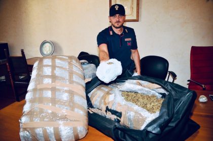 Sequestrata dalla polizia mezza tonnellata di marijuana: tre arresti – VIDEO item-thumbnail