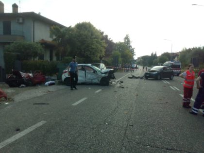 Tre morti in un incidente stradale a Colombarone di Pesaro item-thumbnail