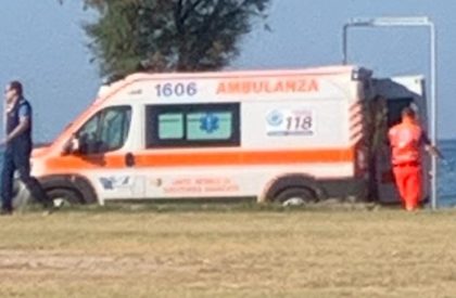 Colta da malore in spiaggia mentre passeggia con i cani. 46enne muore in ospedale item-thumbnail