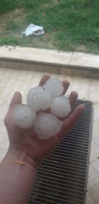 Bomba d’acqua sulle Marche: grandine, alberi caduti e strade allagate – FOTO E VIDEO item-thumbnail