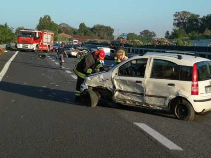 L’auto va a fuoco, muore carbonizzato a Senigallia item-thumbnail