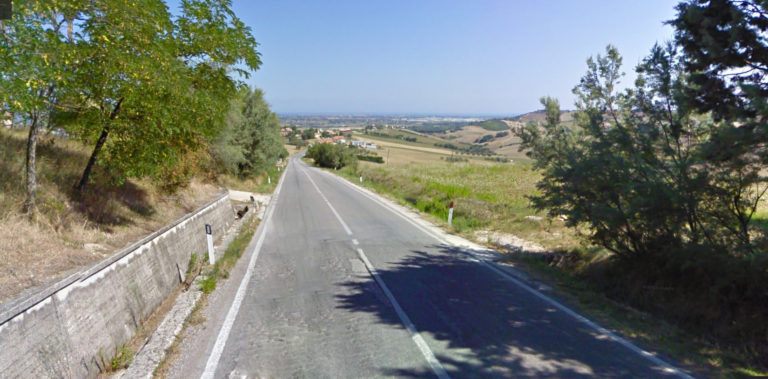 Piagge: vede rotolare un pallone sfuggito a dei bambini e se lo carica in auto fuggendo