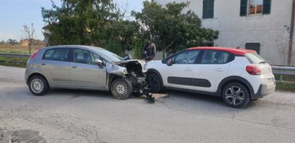 Scontro tra due auto. Ragazza di Fano finisce all’ospedale item-thumbnail