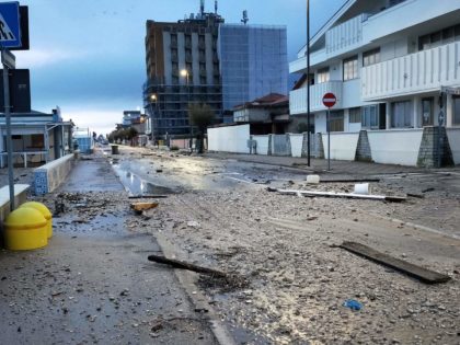 Mareggiata sulla costa. Cancellate intere spiagge tra Fano e Marotta – VIDEO item-thumbnail