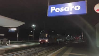 Ragazzo di 21 anni tenta il suicidio alla stazione di Pesaro item-thumbnail