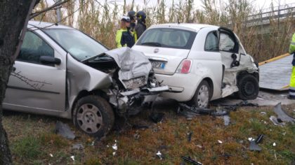 Scontro tra auto. Gravi due donne tra cui una dottoressa dell’Area Vasta 1 di Fano item-thumbnail