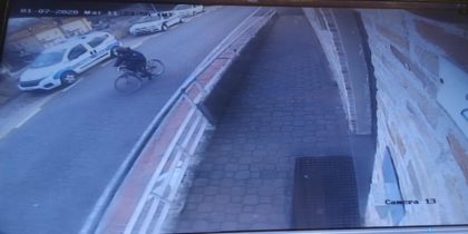 Extracomunitario ruba una bici ad un 80enne. Subito fermato – VIDEO item-thumbnail
