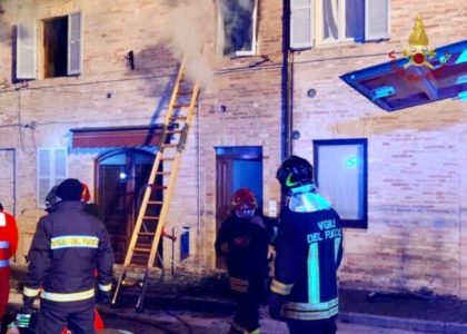 Incendio in un appartamento. Muore bimba di 7 anni. Salve la mamma e la sorellina item-thumbnail