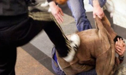 16enne aggredito a calci e pugni da due ragazzi alla fermata dell’autobus item-thumbnail