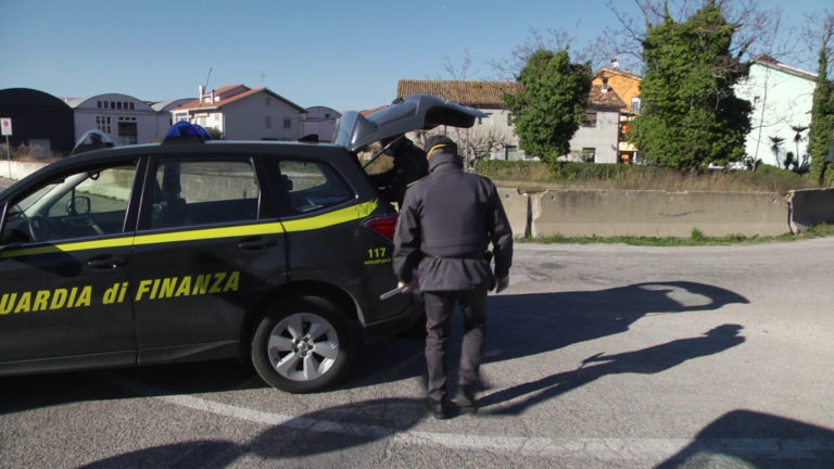 Guardia di Finanza, bilancio della provincia di Pesaro-Urbino: 6mila interventi, 779 indagini e sequestri per milioni di euro tra evasione, frodi e criminalità economica