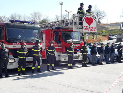 Uomini e mezzi schierati ad Ancona: inno, cuore rosso e “grazie” item-thumbnail