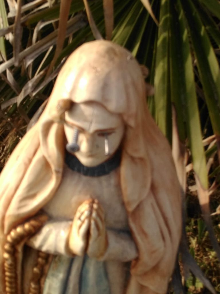 Atto sacrilego a Torrette di Fano. Statua della Madonna con gli occhi trafitti dai chiodi