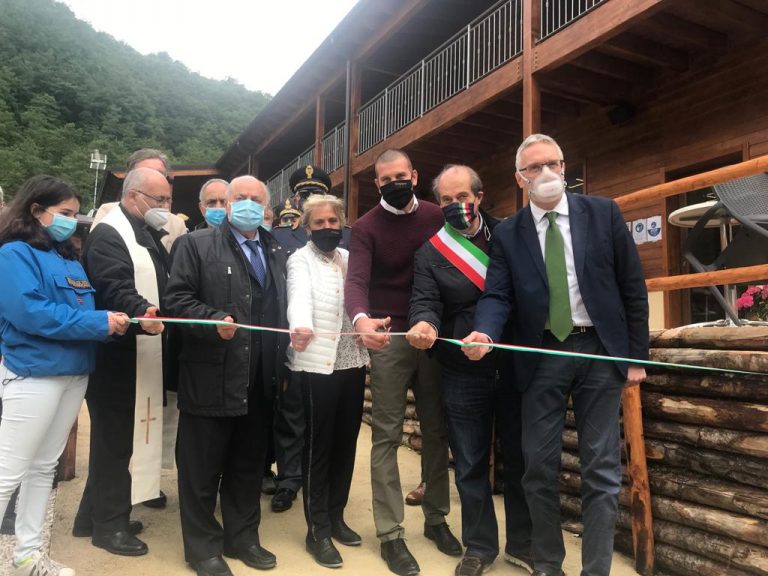 Castelsantangelo sul Nera, il presidente Ceriscioli alla riapertura del primo albergo dopo il sisma