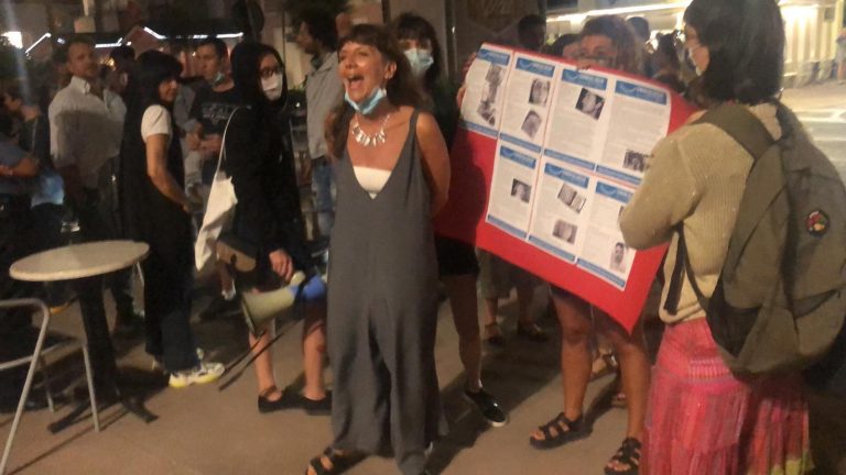 #Restiamoliberi, manifestanti irrompono durante la manifestazione a Fano