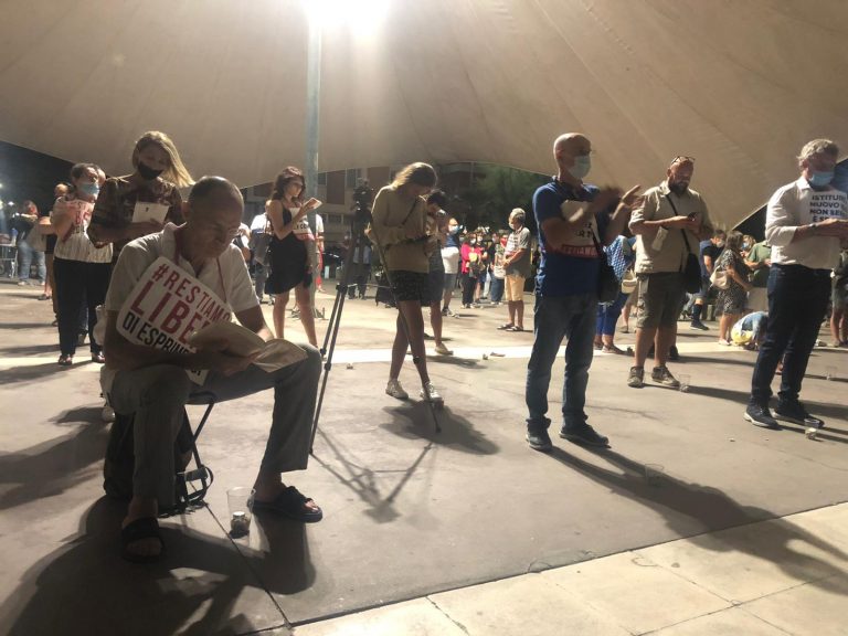 Insulti con bestemmia contro i manifestanti delle famiglie