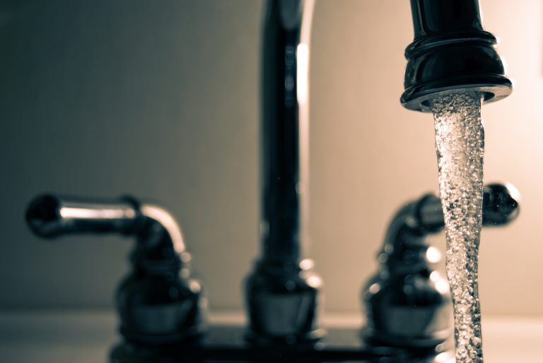 Crisi idrica a Pesaro, riparata la terza rottura: acqua verso il graduale ritorno nella notte
