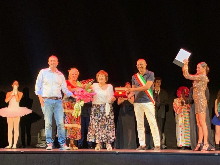 Ricci premia la commediografa Franca Mercantini