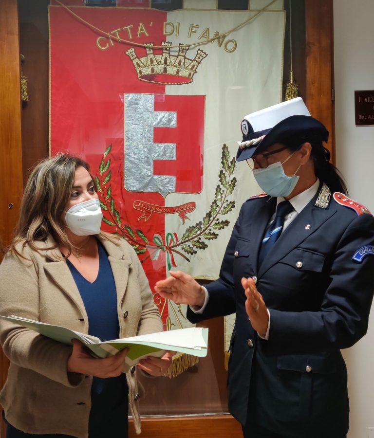 Vende a minore materiale esplosivo: denuncia e sequestro penale