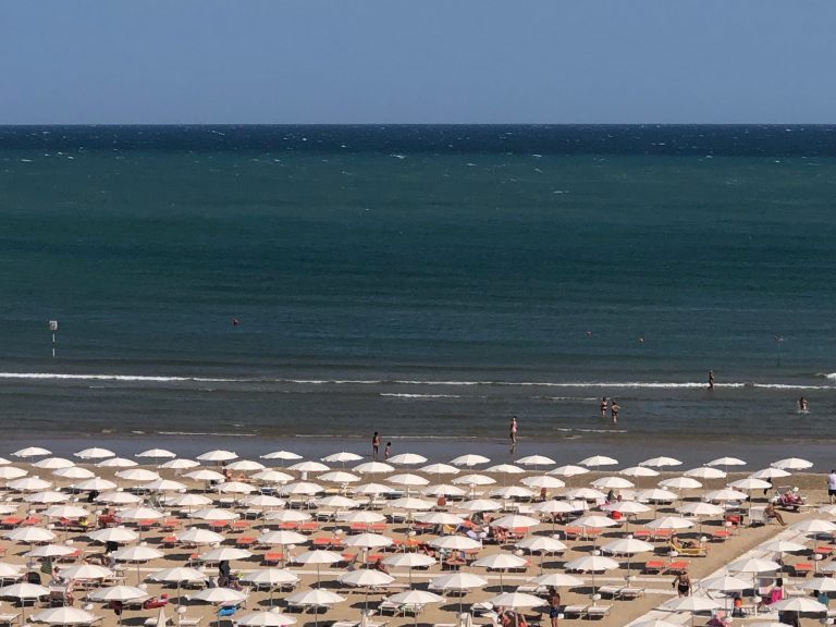 Ancona, bambini ritrovati e kite-surfer soccorso: weekend operativo per le forze dell’ordine
