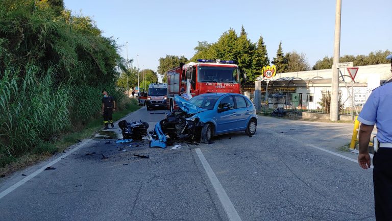 Scontro tra auto e moto sulla Flaminia a Fano: atterra l’eliambulanza – VIDEO
