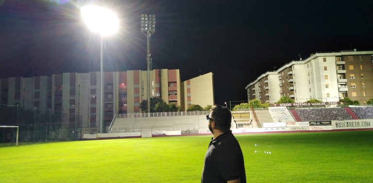 Stadio Mancini: in fase di collaudo il nuovo impianto di illuminazione Stadio Mancini: in fase di collaudo il nuovo impianto di illuminazione