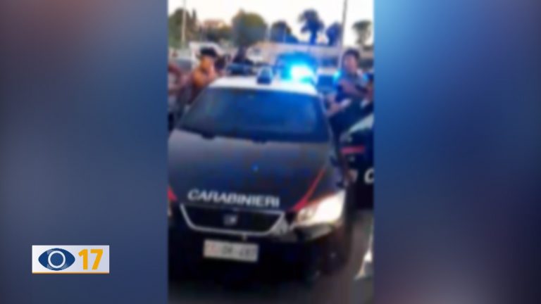 Maxi rissa a Marotta: giovane accoltellato, feriti i carabinieri. Quattro arresti